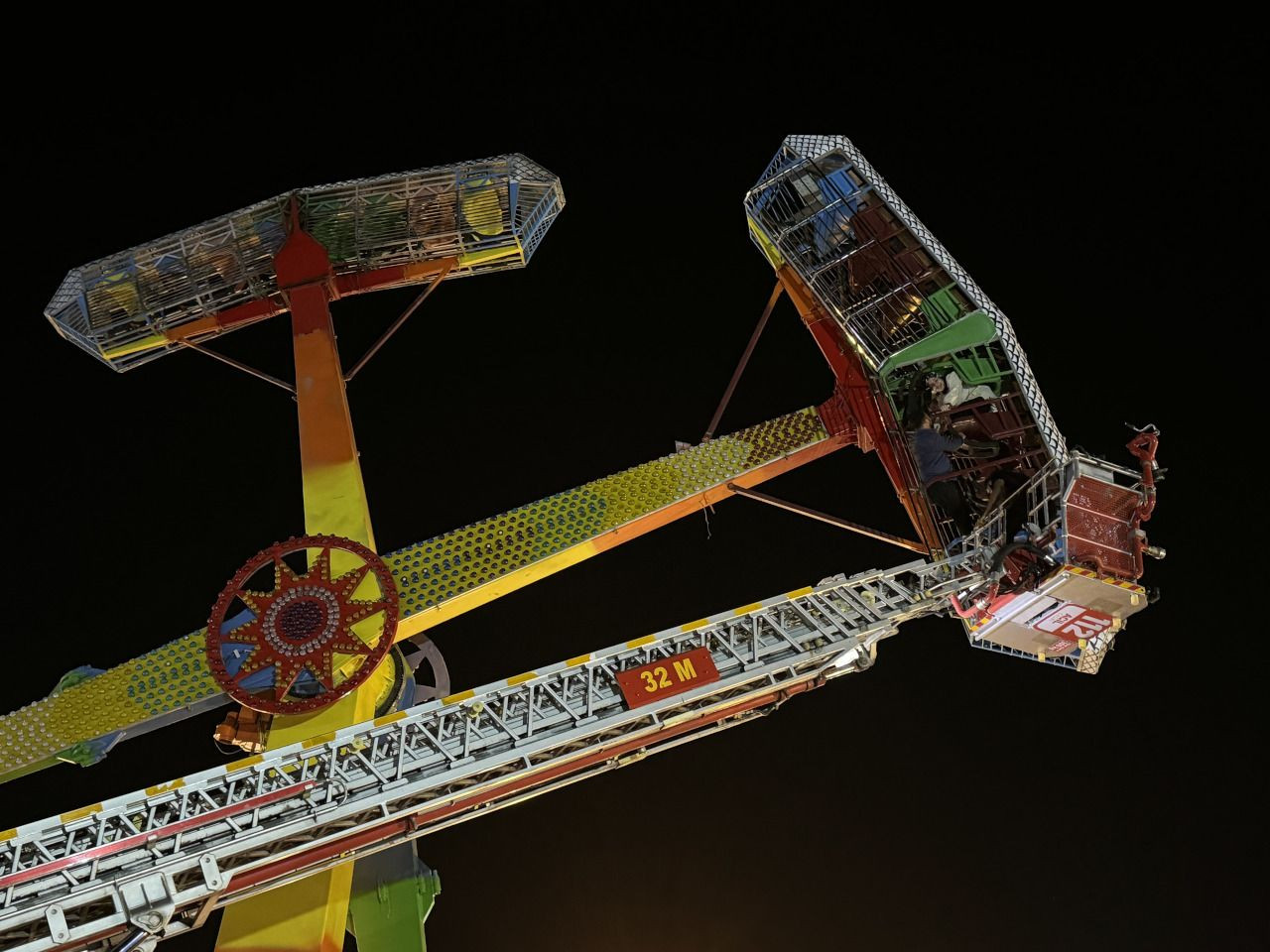 Lunaparkta panik: Kamikazede başaşağı mahsur kaldılar - Sayfa 1