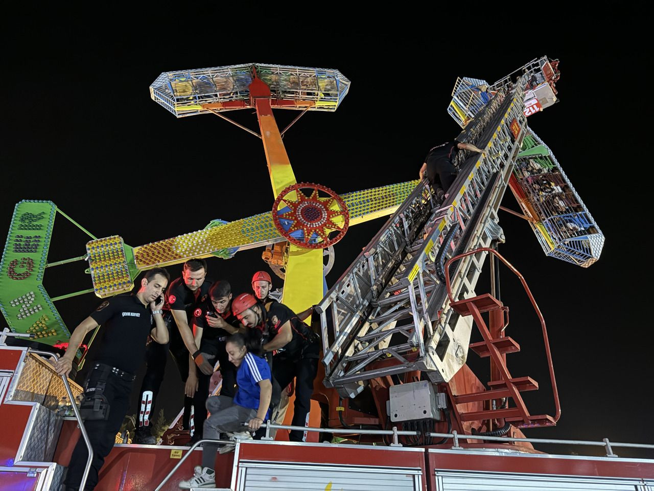 Lunaparkta panik: Kamikazede başaşağı mahsur kaldılar - Sayfa 2