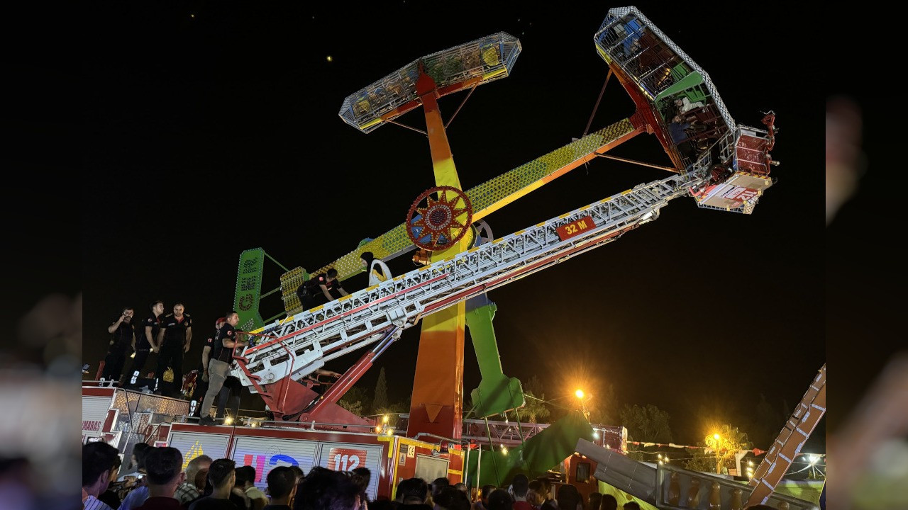 Lunaparkta panik: Kamikazede başaşağı mahsur kaldılar