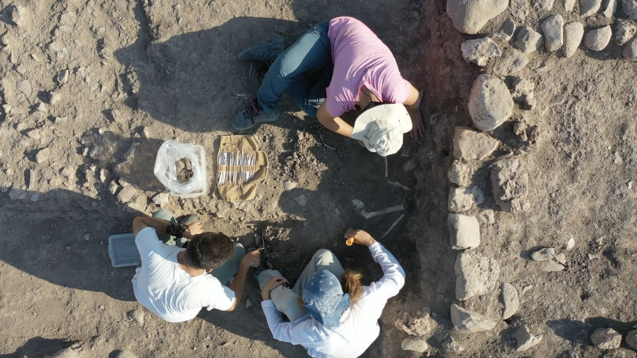 Maraş'ta 7 bin 600 yıllık çocuk ve bebek iskeletleri bulundu