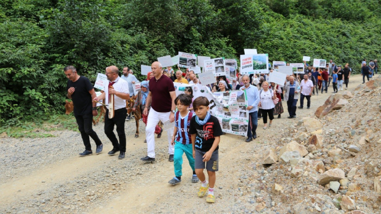 Giresun'da köylüler, AK Partili vekilin madencilik faaliyetini protesto etti: Derelerimiz gitti, balığımız yok