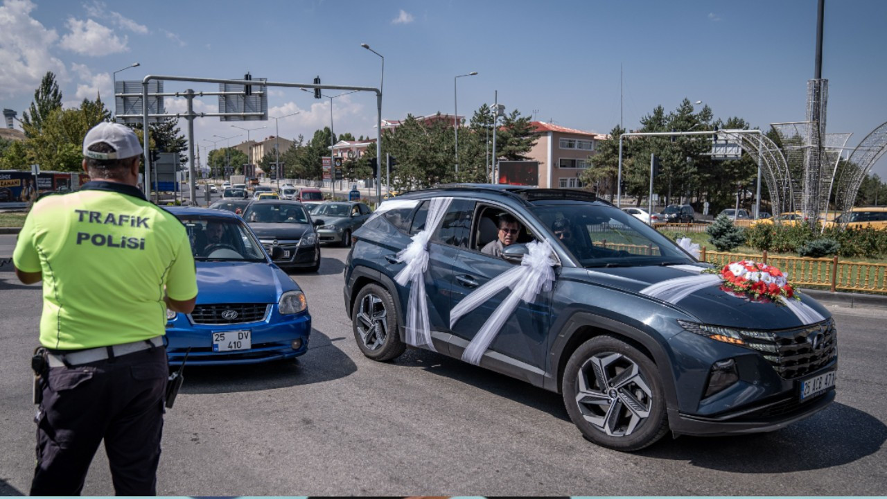 Erzurum'da düğün konvoylarına havadan ve karadan denetim