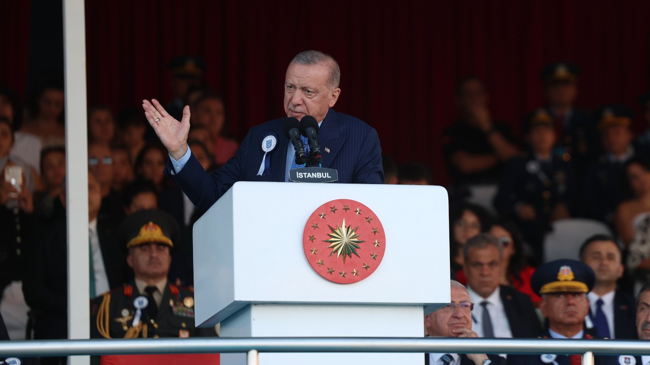 Erdoğan: Terör örgütü elebaşlarını kırmızı halılarla karşıladılar