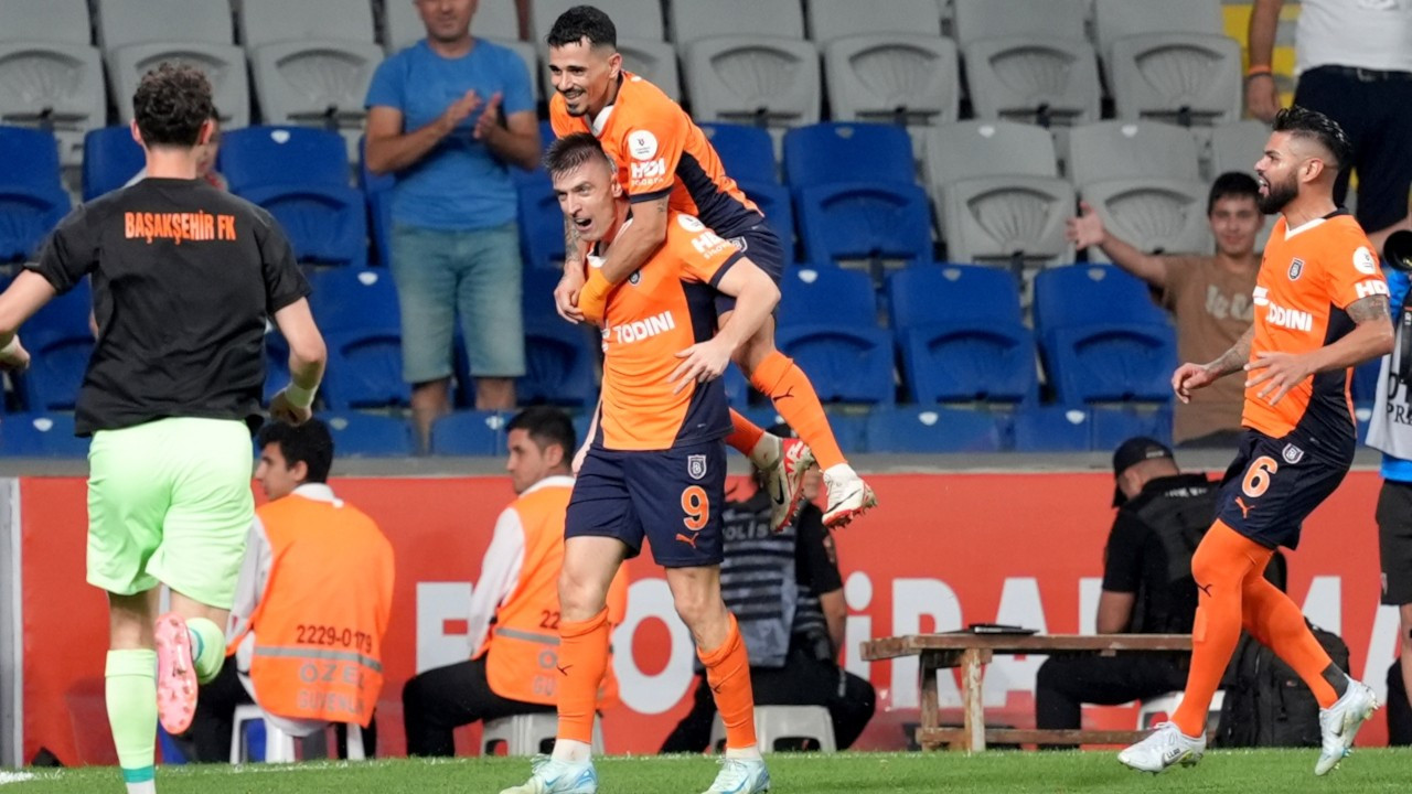 Başakşehir ikinci yarıda 4 golle geri döndü: 5-2