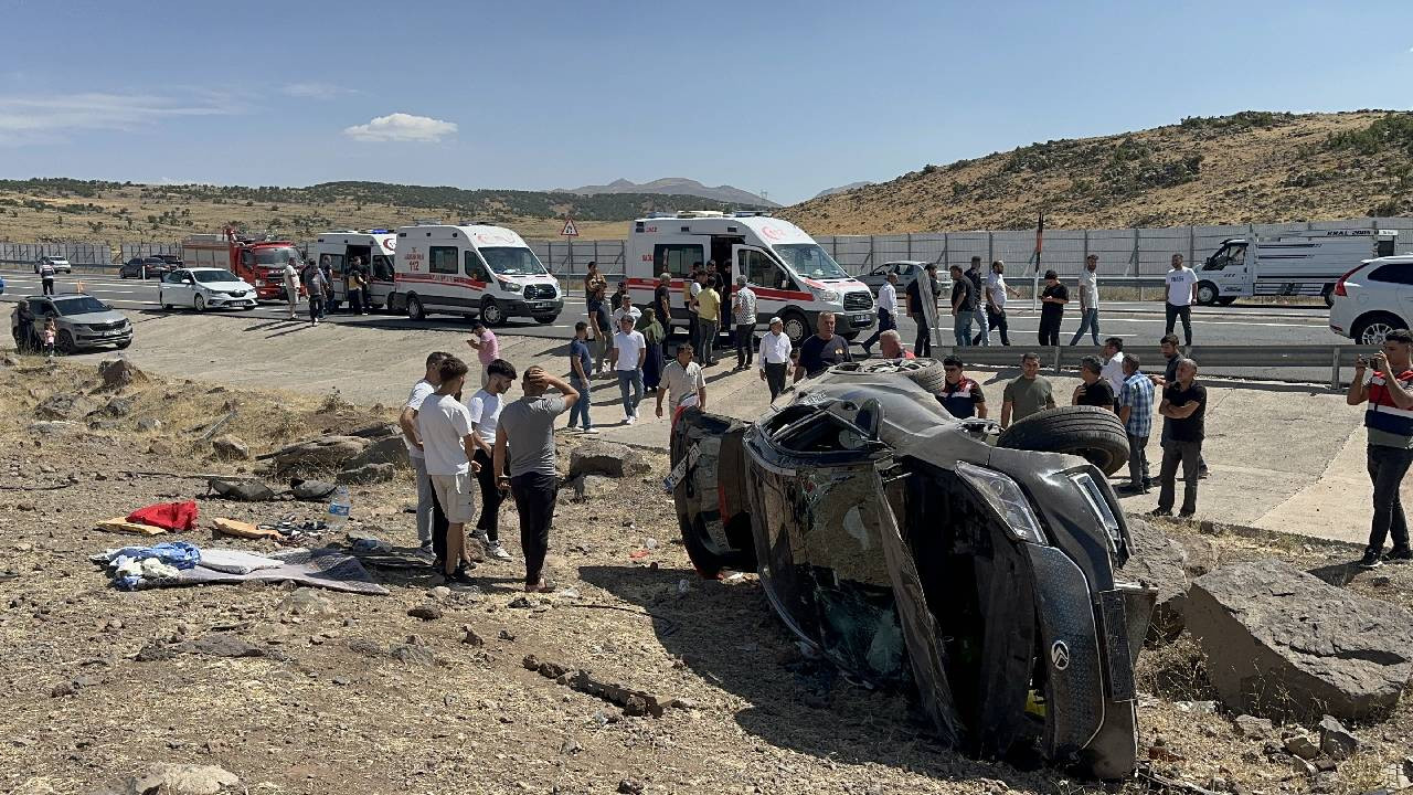 Elazığ'da devrilen otomobildeki 7 kişi yaralandı