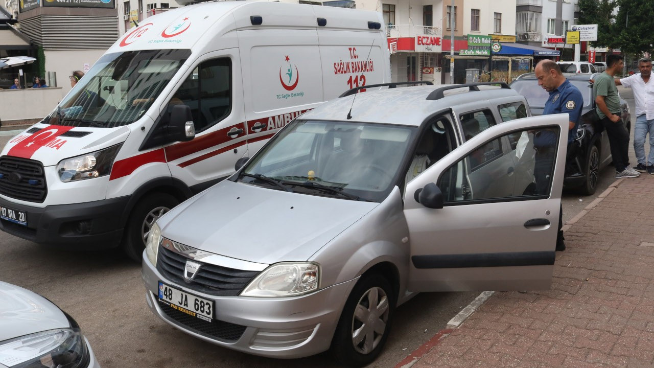 Taburcu olduğu hastanenin karşısındaki aracında ölü bulundu