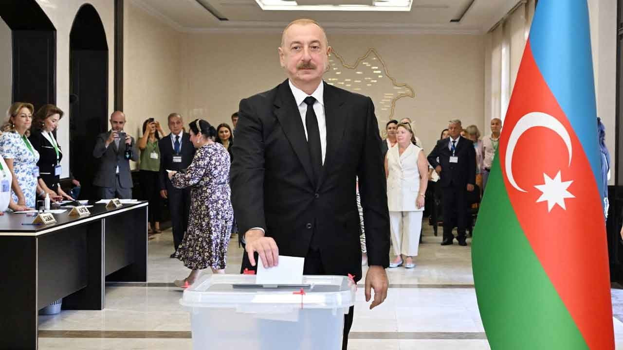 Azerbaycan'da muhalefetin boykot ettiği seçimi Aliyev'in partisi kazandı