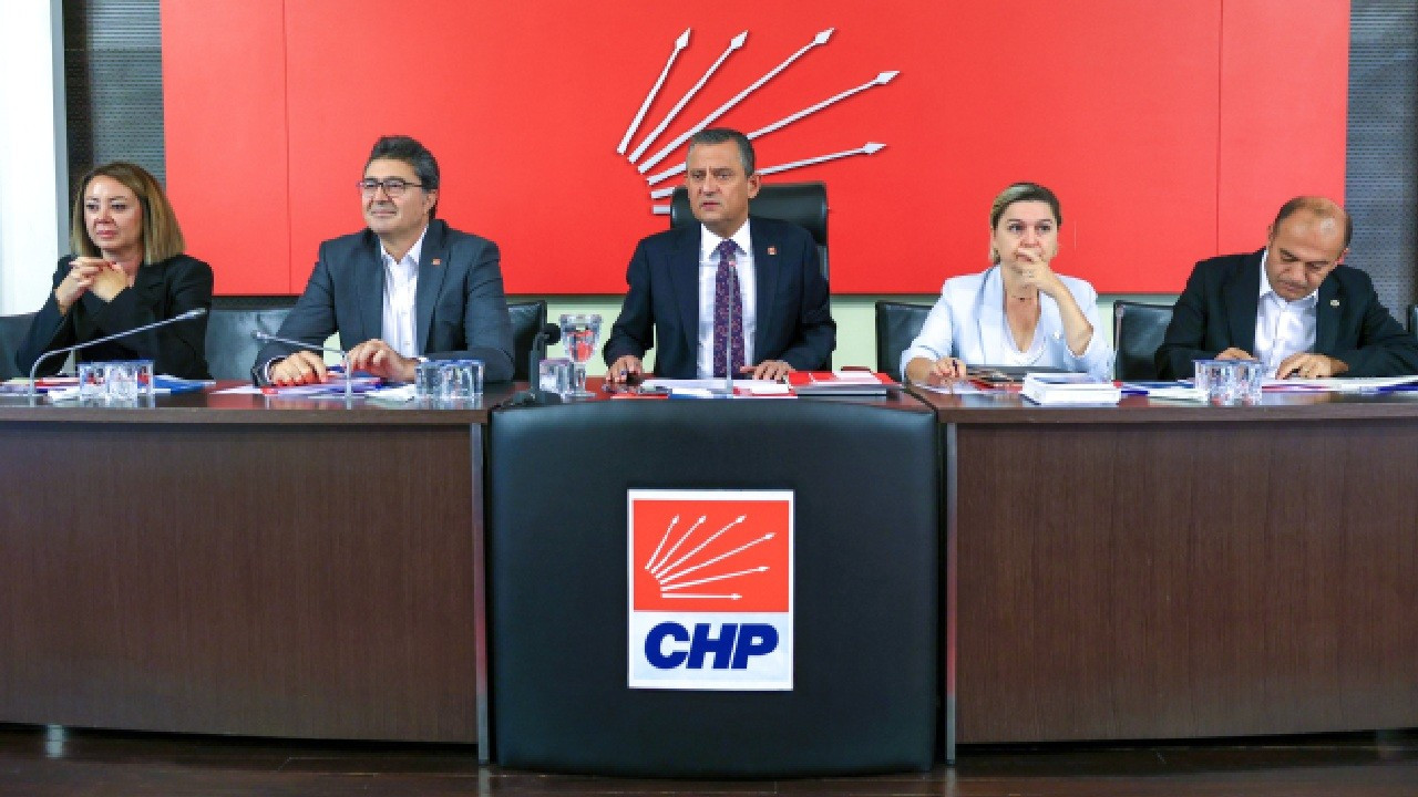 CHP Parti Meclisi, tüzük gündemiyle toplandı