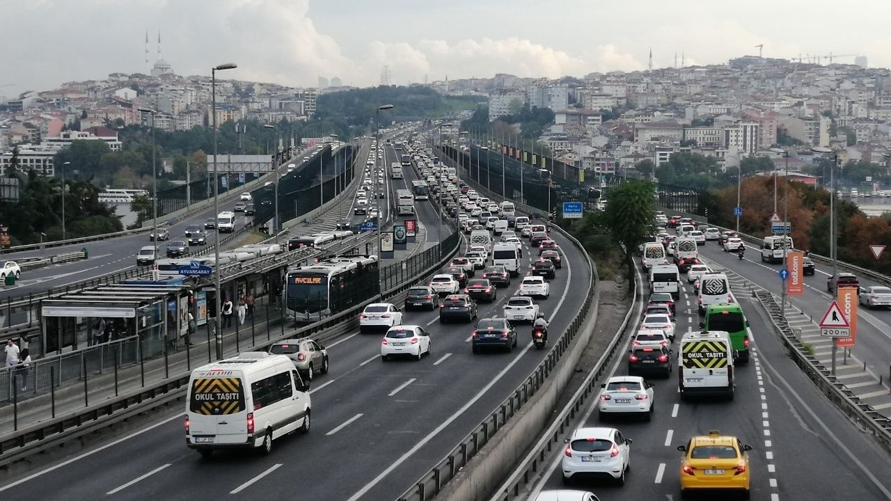 İstanbul trafiğinde 'uyum haftası' yoğunluğu