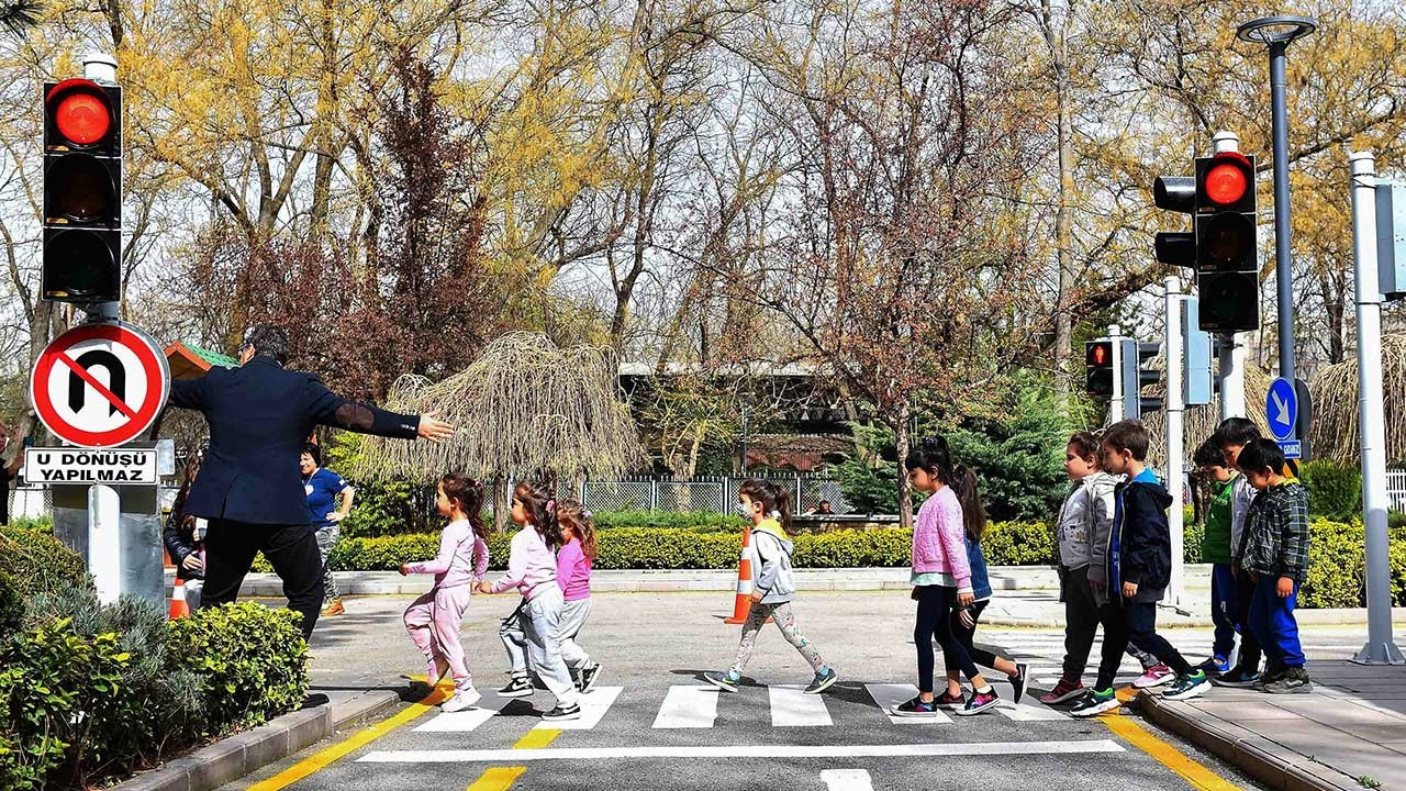 Ankara Büyükşehir Belediyesi'nden çocuklara trafik eğitimi