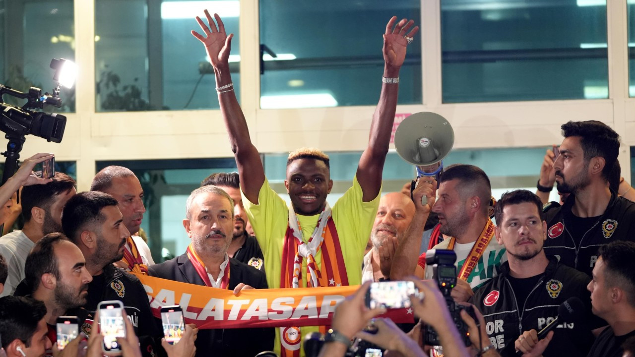 Victor Osimhen'in Galatasaray transferi İtalya basınında manşetlerde