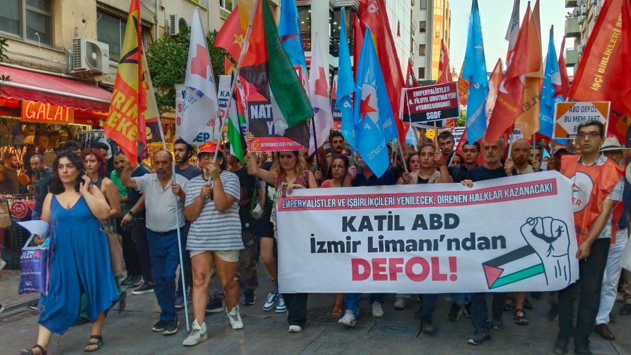 İzmir'de protesto: ABD savaş gemilerini limanlarımızda istemiyoruz