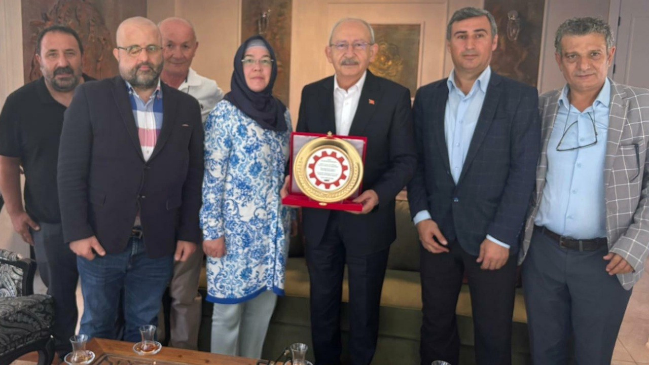 Sosyal Adalet Derneği’nden Kemal Kılıçdaroğlu’na plaket