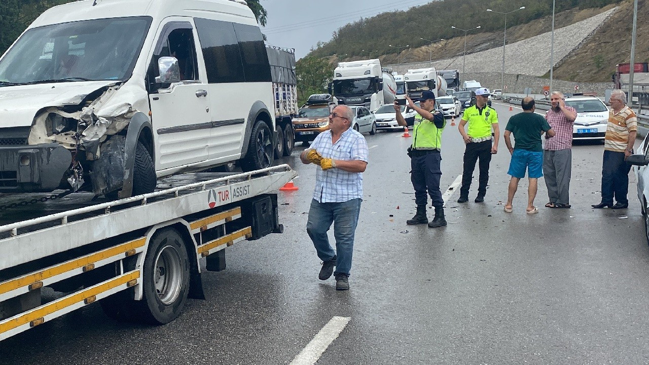 Samsun'da zincirleme trafik kazası: 1’i ağır, 5 yaralı