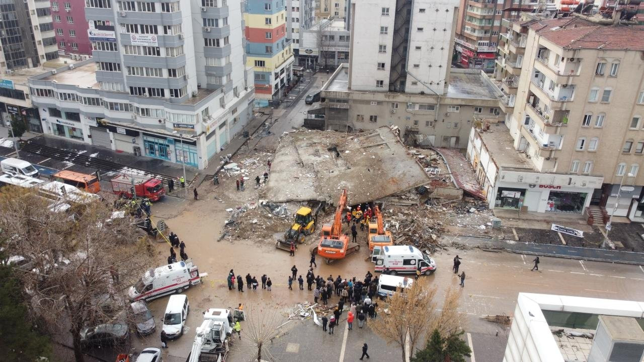 Depremde 21 kişi ölmüştü: Müteahhit ve mimara hapis cezası