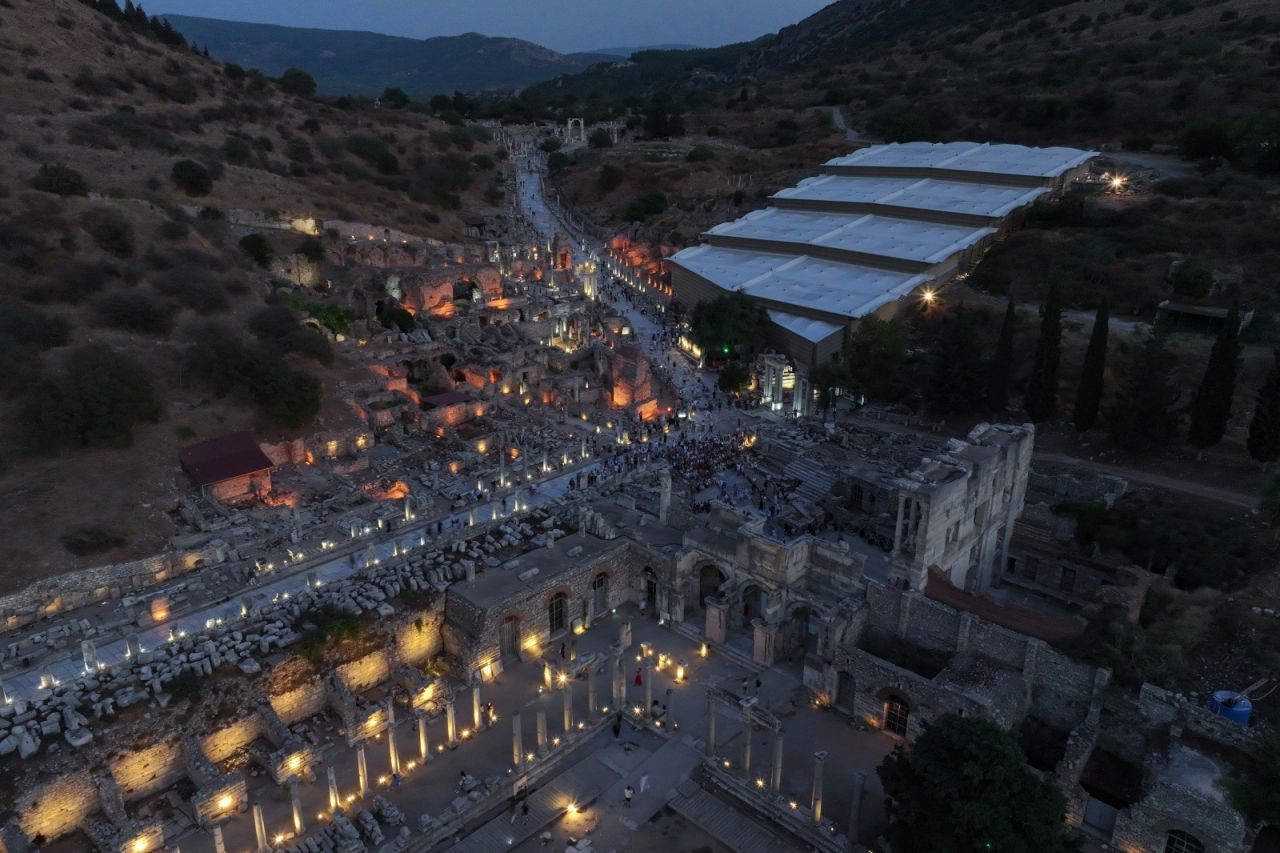 Rekora koşuyor: Efes Antik Kenti, 1 milyon 854 bin 220 ziyaretçiyi ağırladı - Sayfa 4