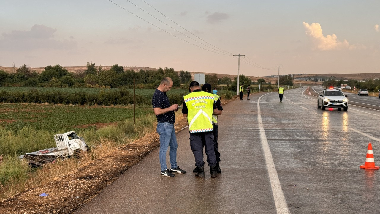 Tarım işçilerinin taşındığı kamyonet devrildi: 1 ölü, 22 yaralı