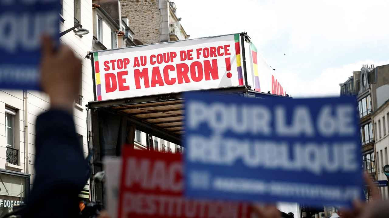 Sol ittifakın adayını başbakan atamayan Macron'a protesto