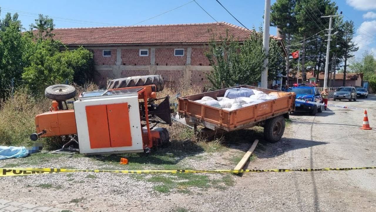 Çorum'da devrilen traktörün sürücüsü öldü