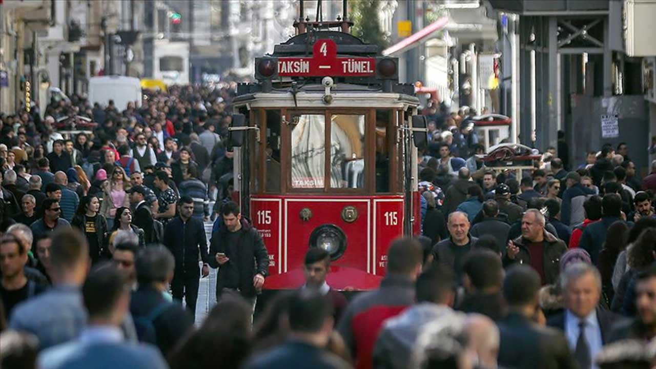 Asgari ücret yaşam maliyetleri karşısında eridi: İstanbullu için yıl sonu uyarısı