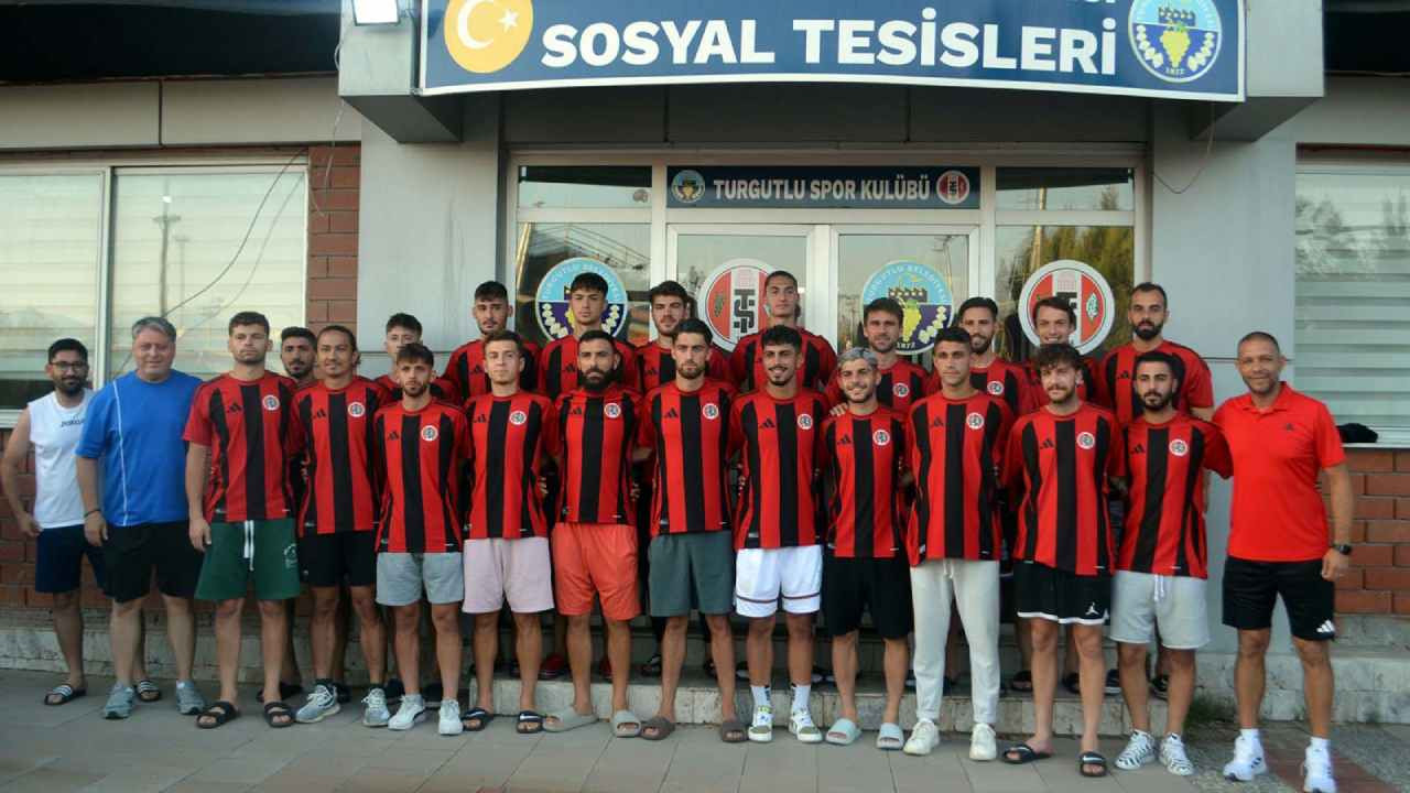 Turgutluspor 19 transferle kadrosunu yeniledi