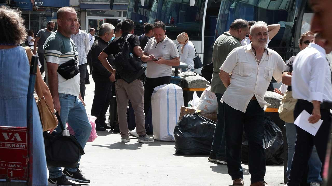 İstanbul Otogarı’nda okul öncesi dönüş yoğunluğu: Bilet bulunmuyor