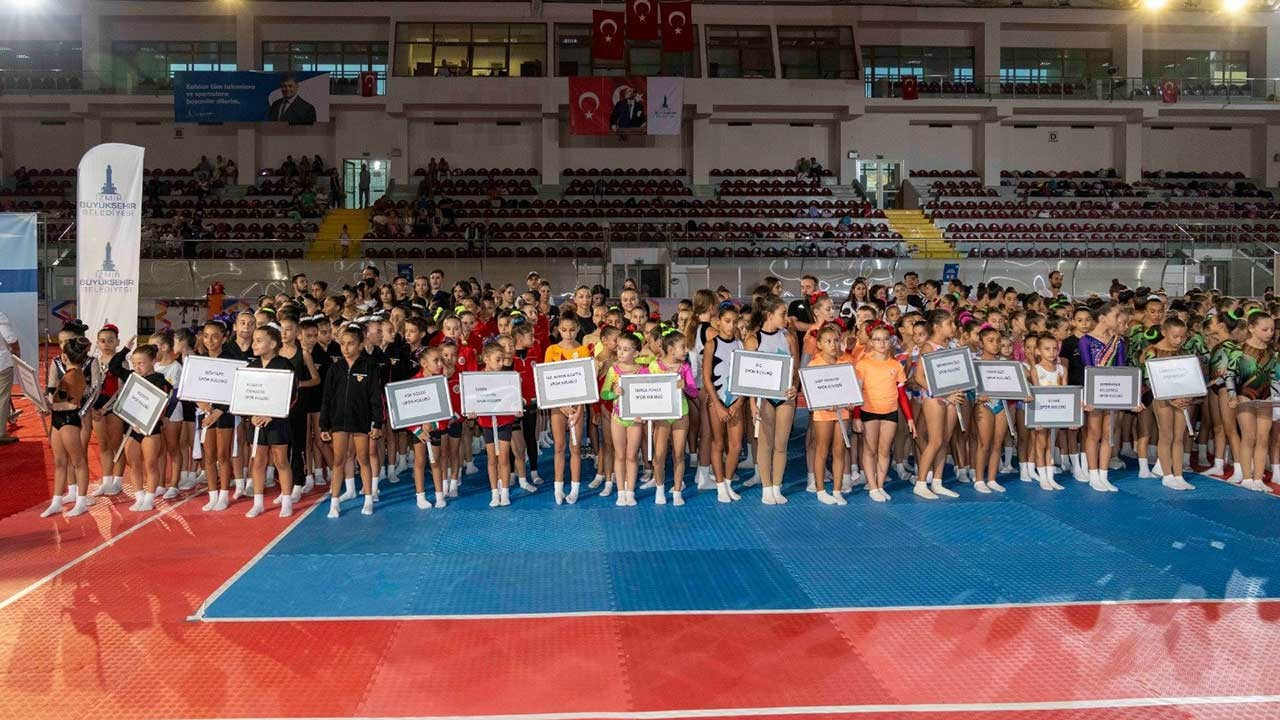 Aerobik Cimnastik Şenliği, İzmir'de yapıldı