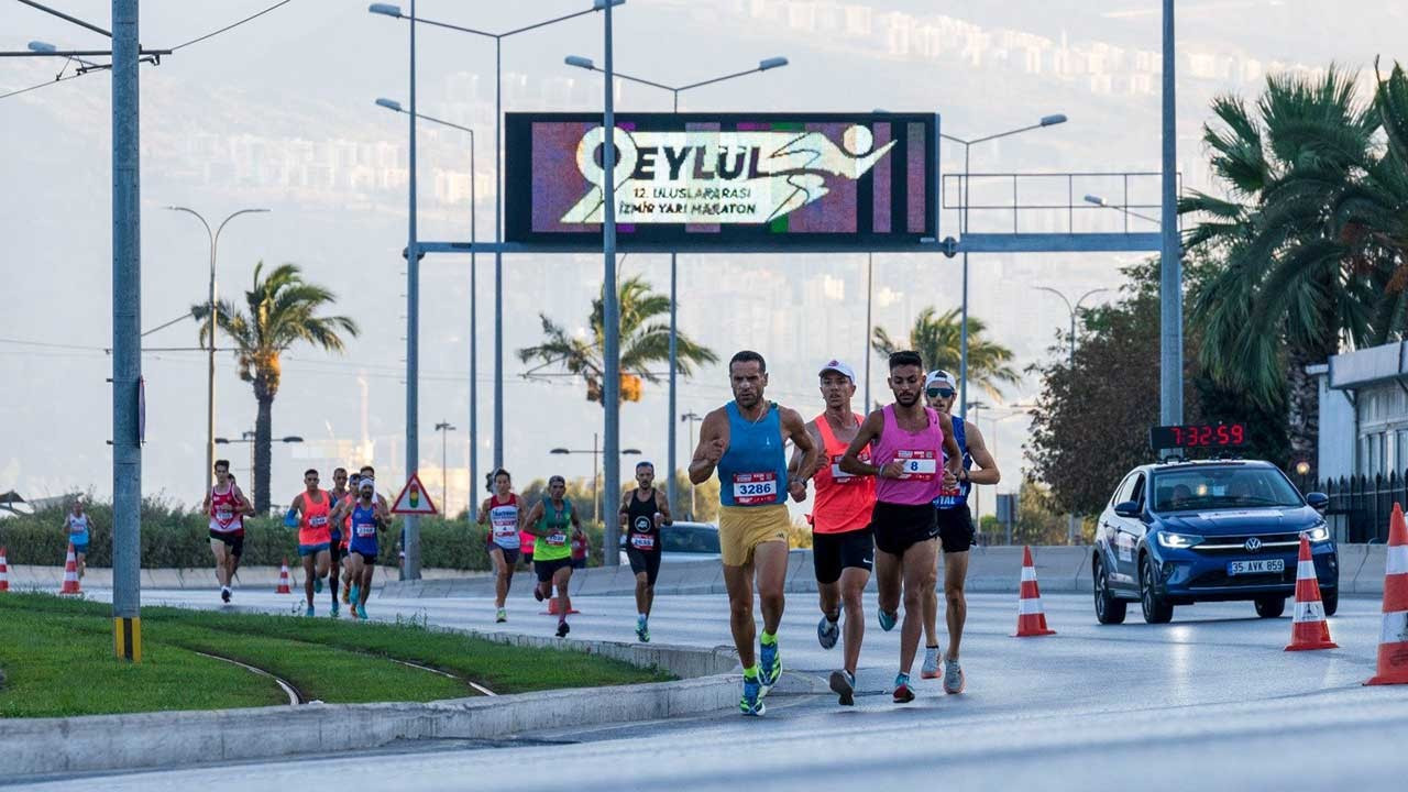 Uluslararası 9 Eylül İzmir Yarı Maratonu yapıldı