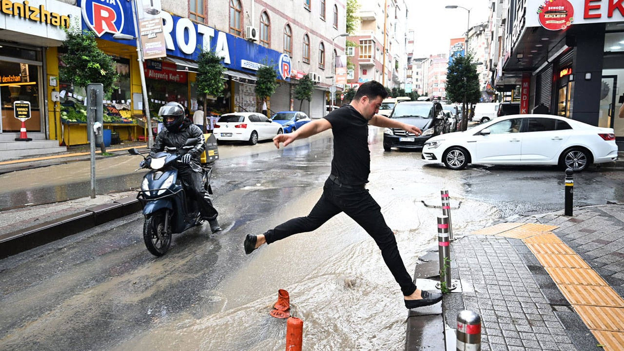 İstanbul'da aralıklarla sağanak yağış etkili oluyor