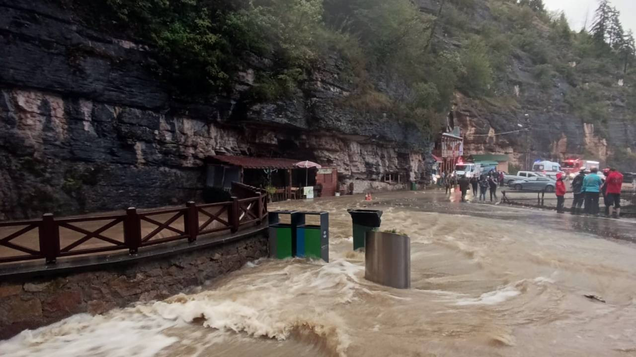 Trabzon'da sağanak etkili oldu