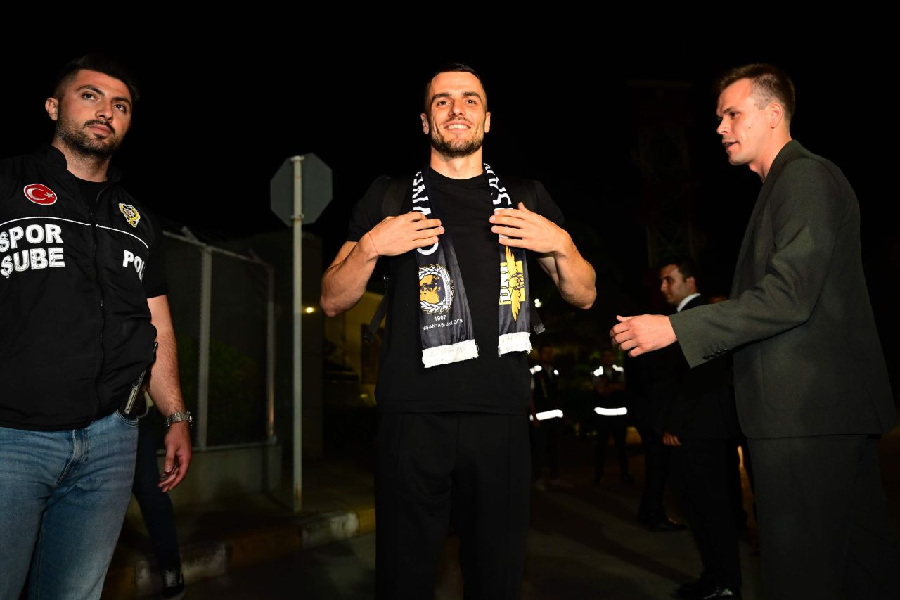 Fenerbahçe tarihindeki beşinci Sırbistanlı futbolcu: Filip Kostic - Sayfa 3