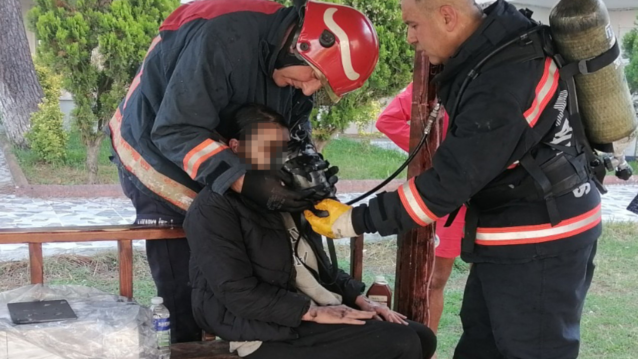 Karasu'daki sitede yangın: Kızını alevlerin arasından kurtardı