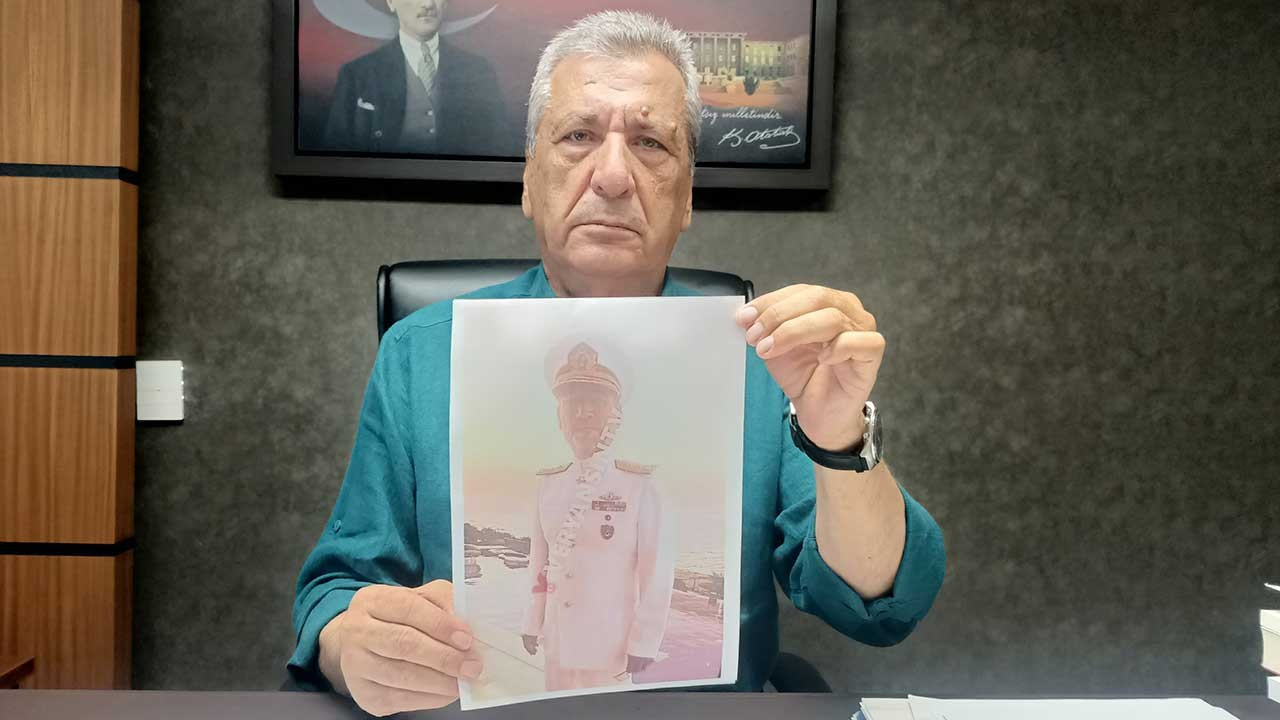 Botir Rahimov'un amiral üniformalı fotoğrafları Meclis gündeminde