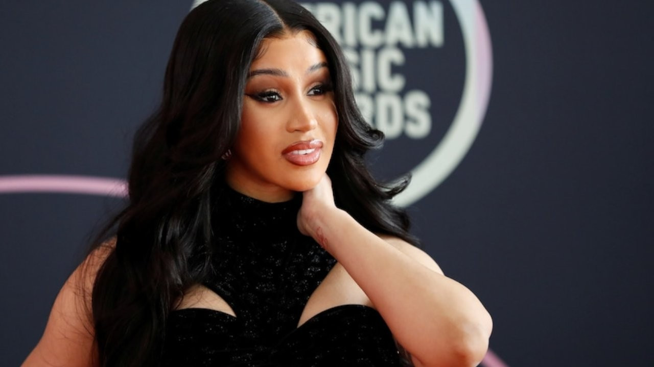 Cardi B üçüncü kez anne oldu