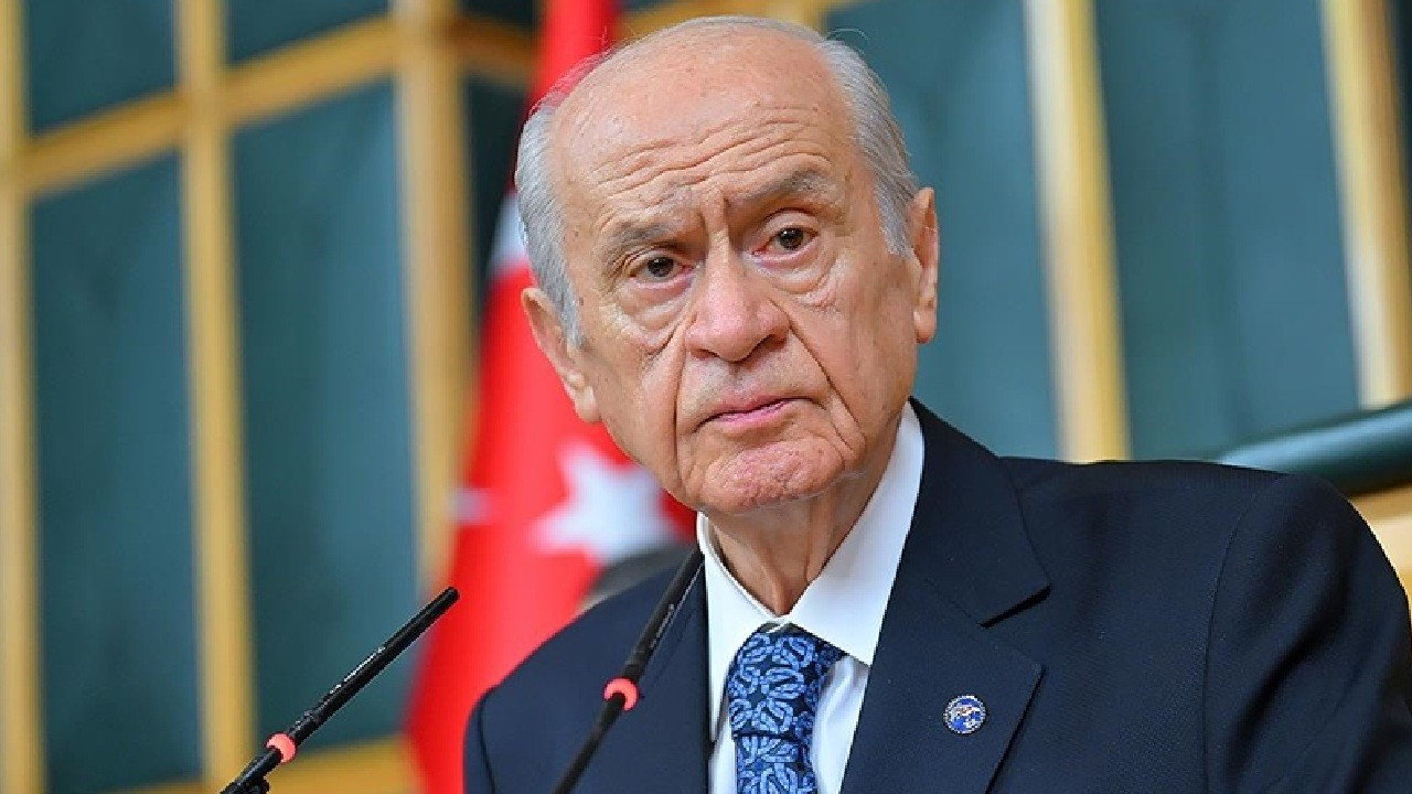 Devlet Bahçeli, Erdoğan'ın çağrısıyla DEM'lilerin elini sıkmış