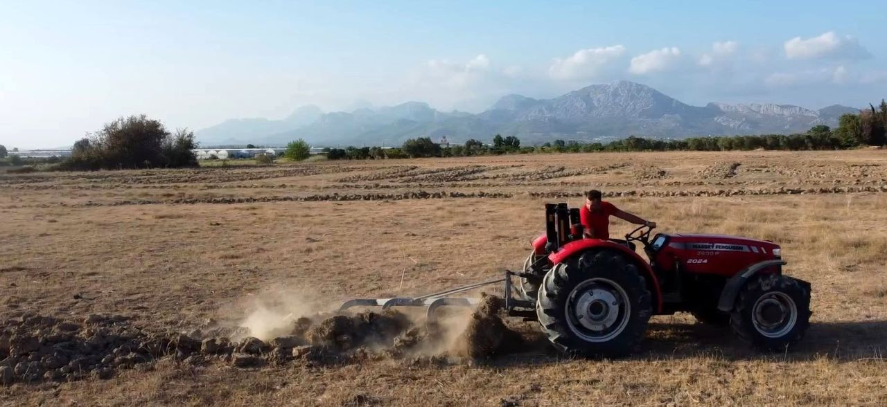 Hayranı olduğu Funda Arar'ın adını tarlasına yazdı - Sayfa 1