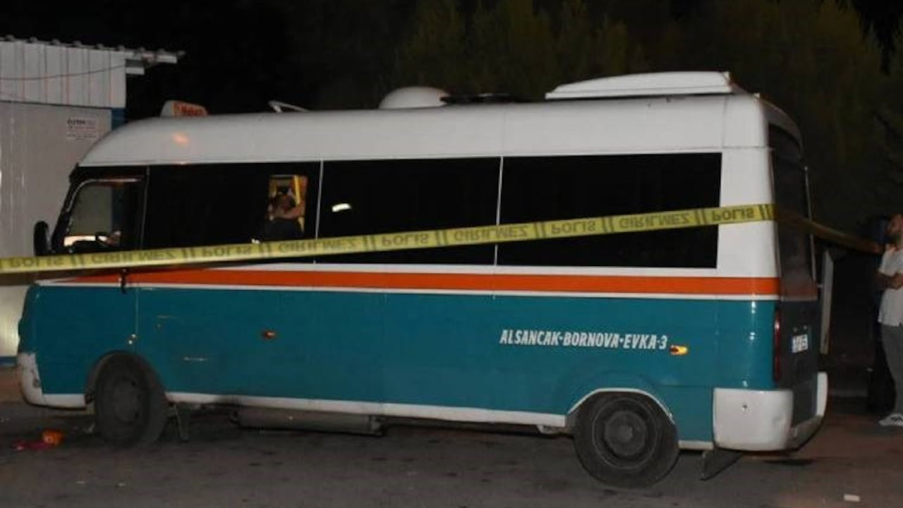 İzmir'de bir minibüs şoförü silahla vurulmuş halde ölü bulundu