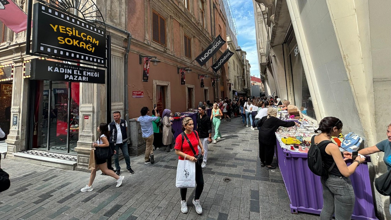 Beyoğlu'ndaki 'Kadın El Emeği Pazarı'na polis müdahalesi