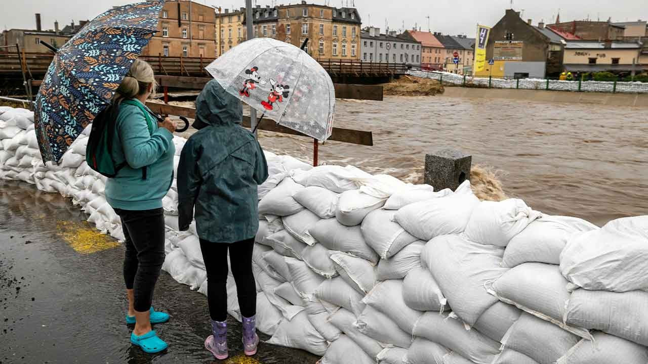 Avrupa'da sel: Romanya'da 4 kişi öldü