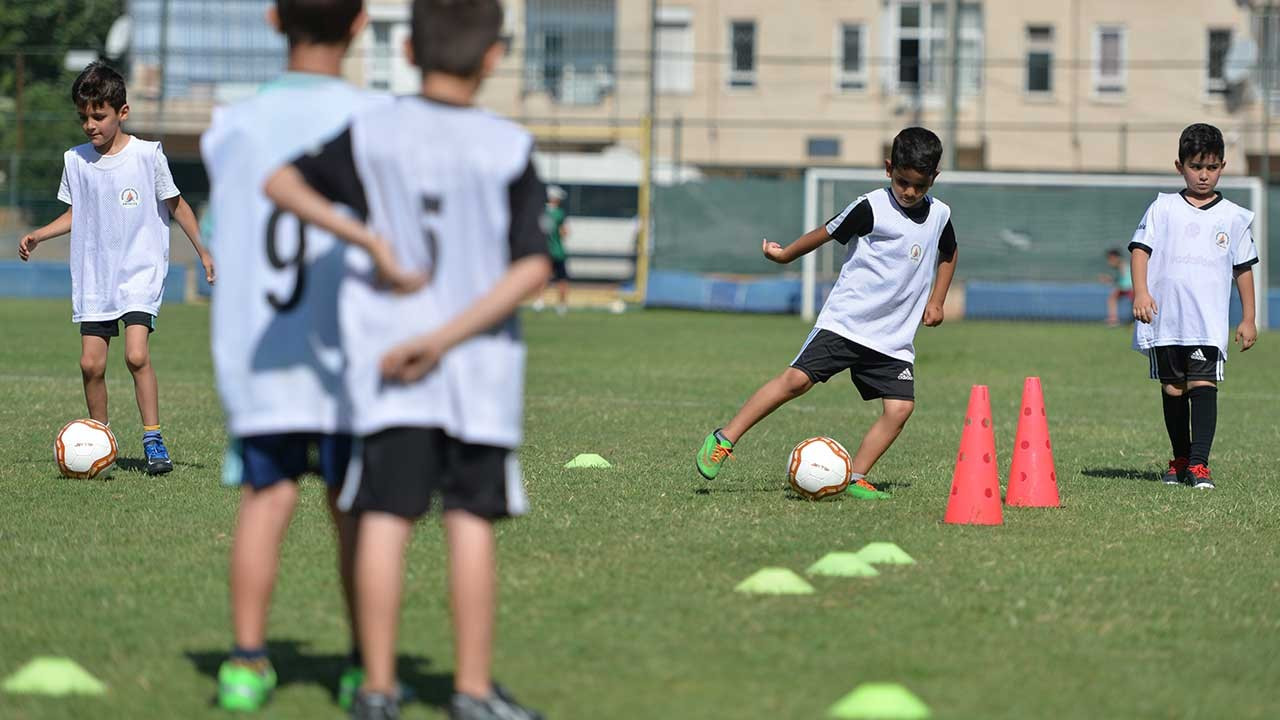 Muratpaşa Belediyesi 24 branşta spor okulu düzenliyor