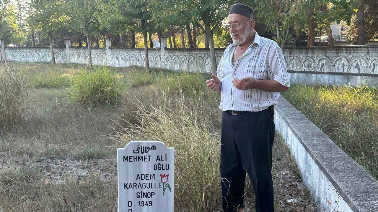 Kendine mezar yeri satın aldı, başında dua etti