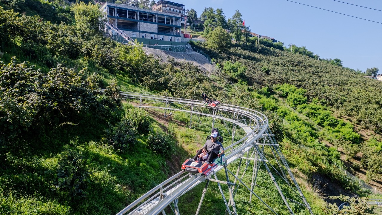 Adrenalin tutkunları akın etti: Dağ kızağını 500 bin kişi ziyaret etti