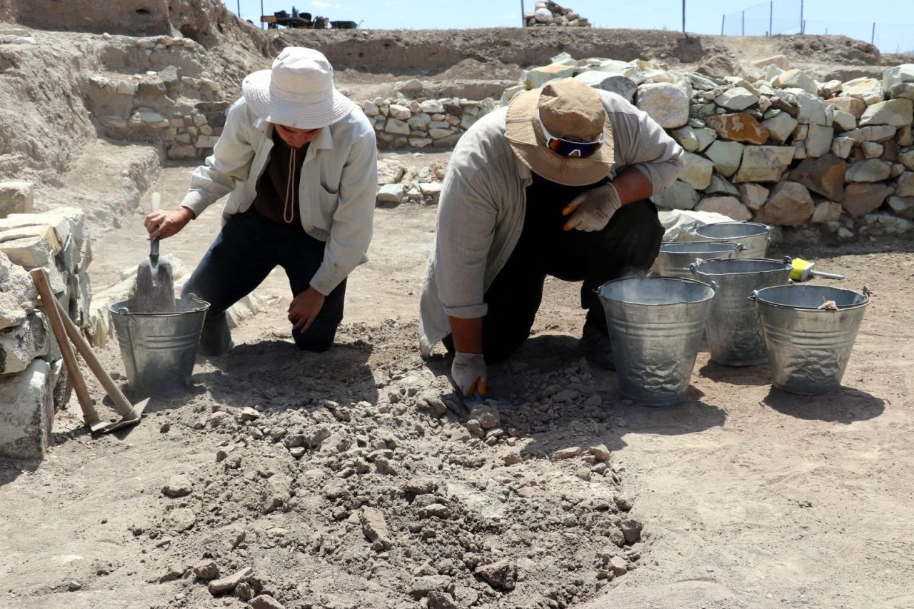 Oluz Höyük'te 18 yılda 6 uygarlığa ait 2 binden fazla eser bulundu - Sayfa 3