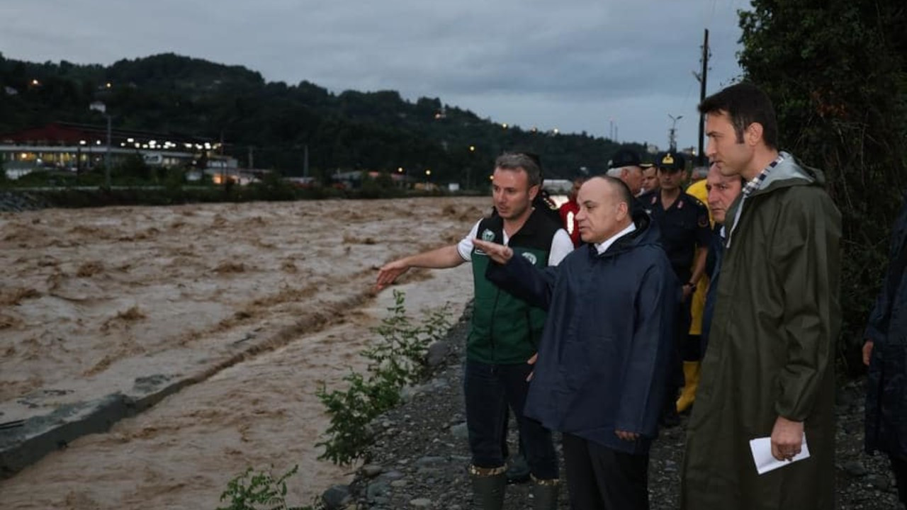 Artvin'i sel ve heyelan vurdu: 32 köy yolu kapalı