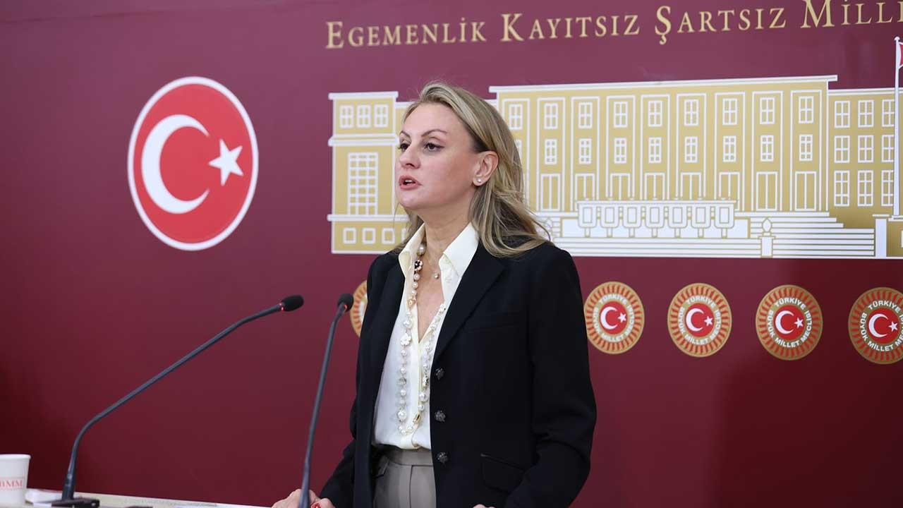 Seda Kaya Ösen İzmir'de radyoaktif atıkları temizleyen şirketi Bakan Kurum'a sordu