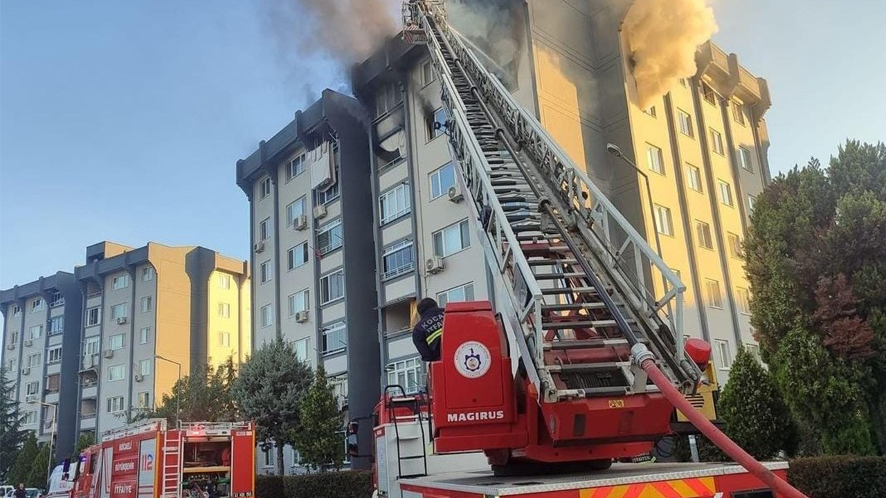 Kocaeli'de apartmanda çıkan yangın itfaiyenin müdahalesiyle söndürüldü