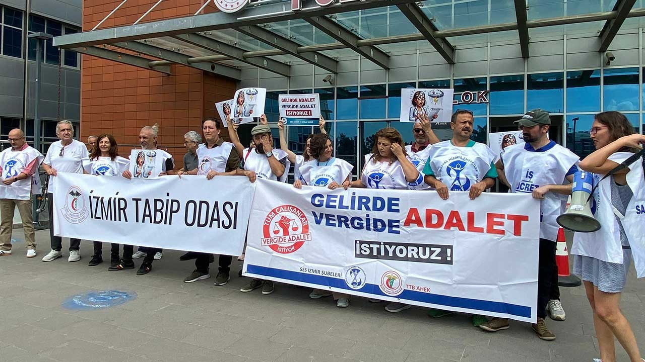 İzmir'de sağlık emekçilerinden ‘vergide adalet’ eylemi