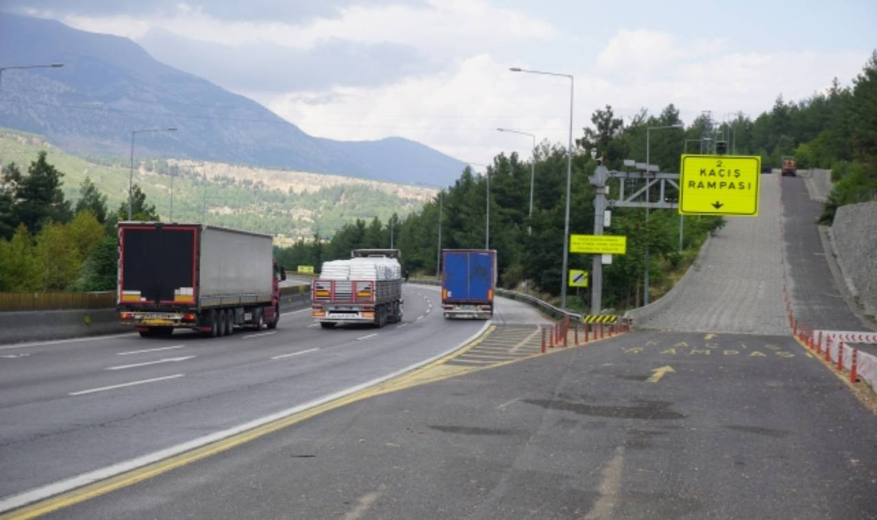 Adana-Pozantı Otoyolu'ndaki kaçış rampaları hayat kurtarıyor