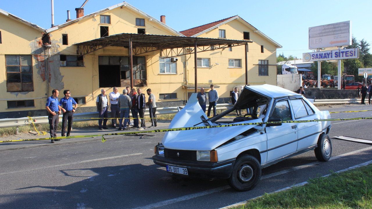 Kütahya'da işçi servisiyle otomobil çarpıştı: 1 ölü