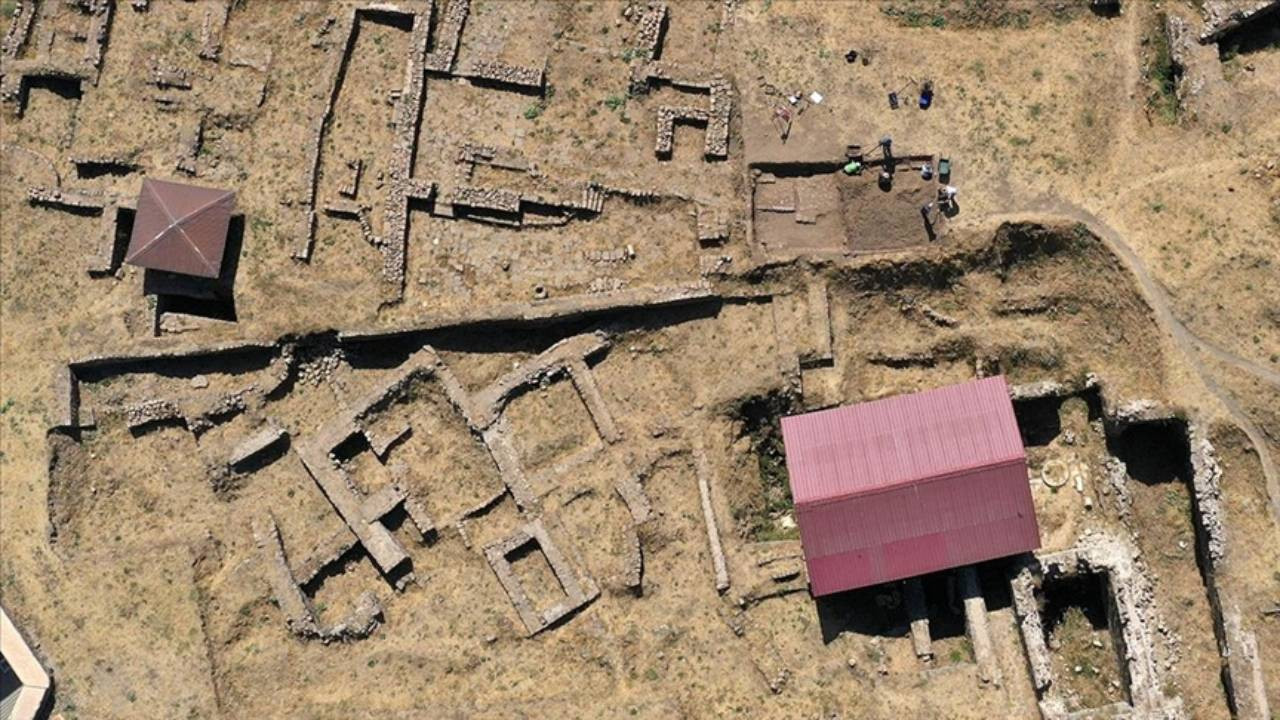 Bitlis Kalesi'nde yeni buluntular ortaya çıkarıldı